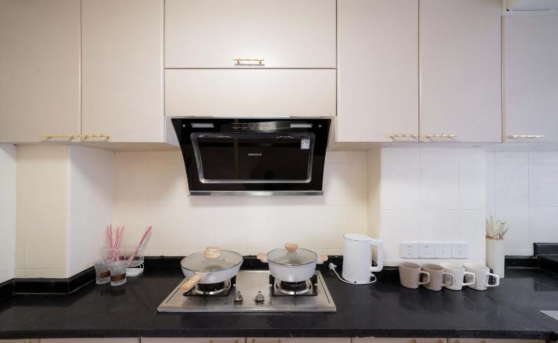 Molly House-Right on Nanjing East Road the Bund 2-Bedrooms with Elevator Apart ment Near the subway - image 16