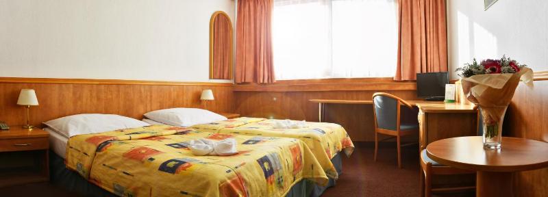 Double Room with Free Parking image 4