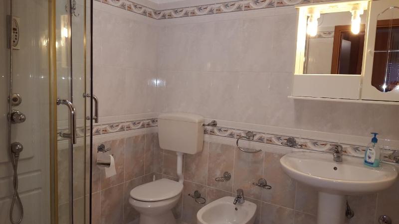 Triple Room with Bathroom image 2