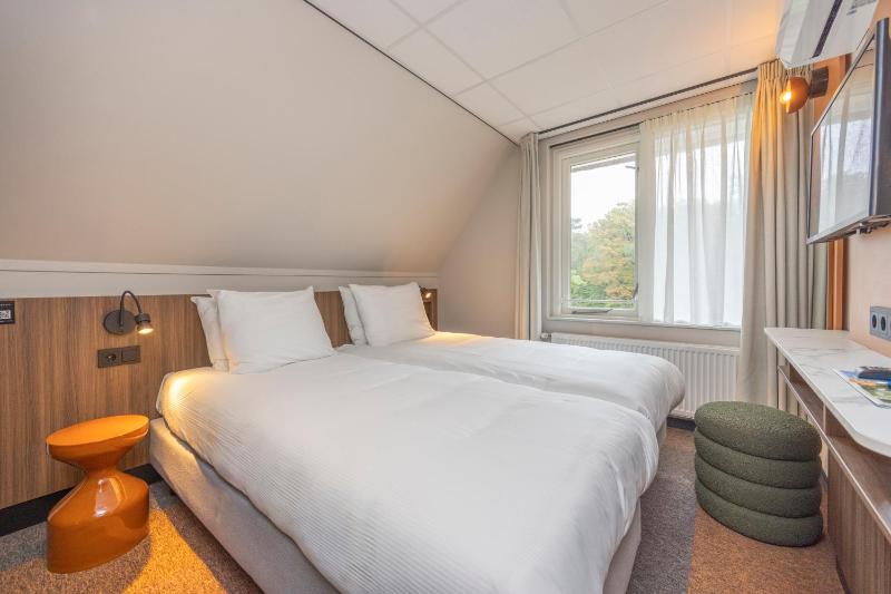Small Double Room image 1