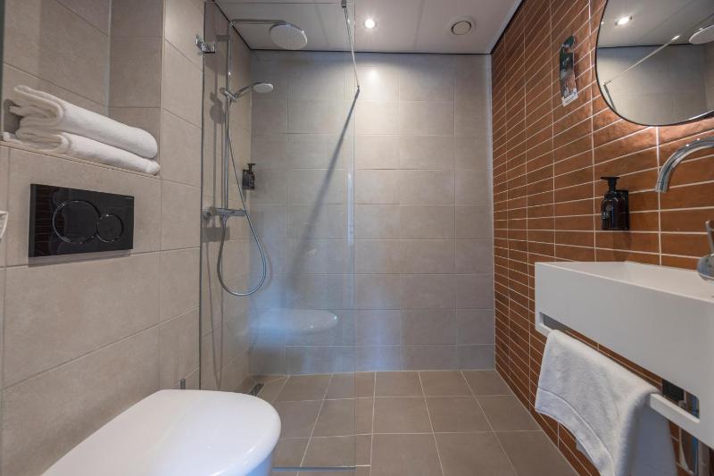 Small Double Room image 2