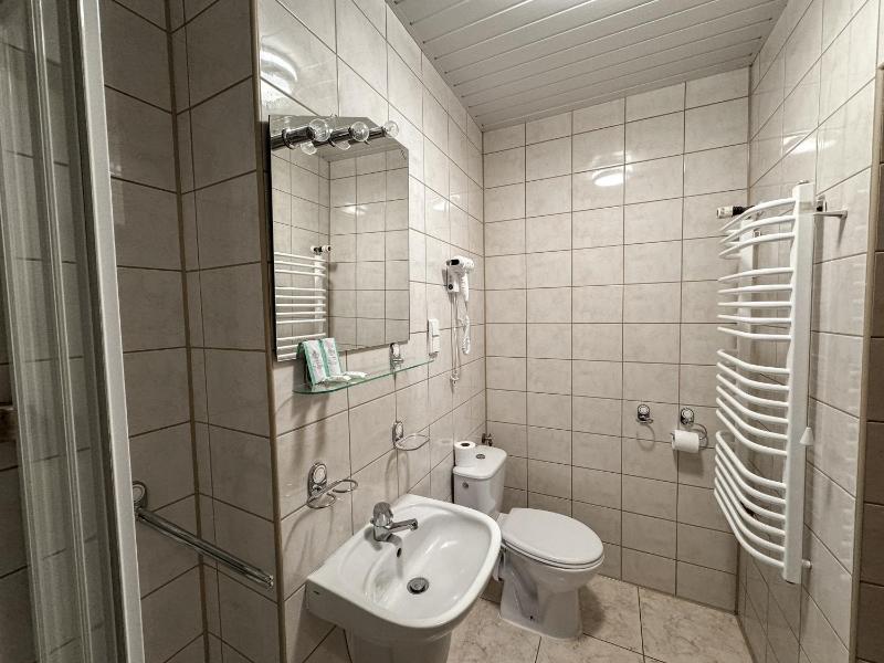 Deluxe Family Room image 3