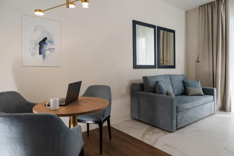 Deluxe Junior Suite image 2