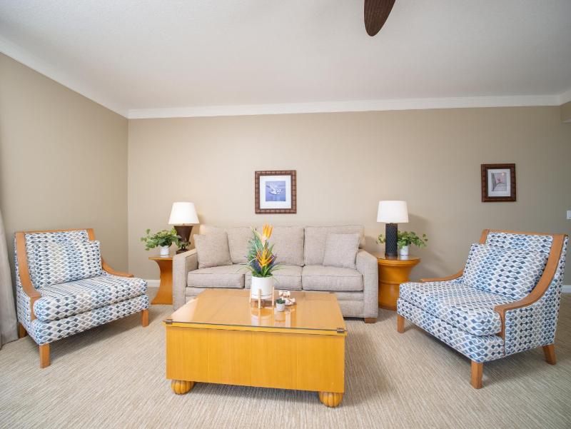 Wrap Around Lanai Oceanview Luxury Suite Hokulani 441 - image 4