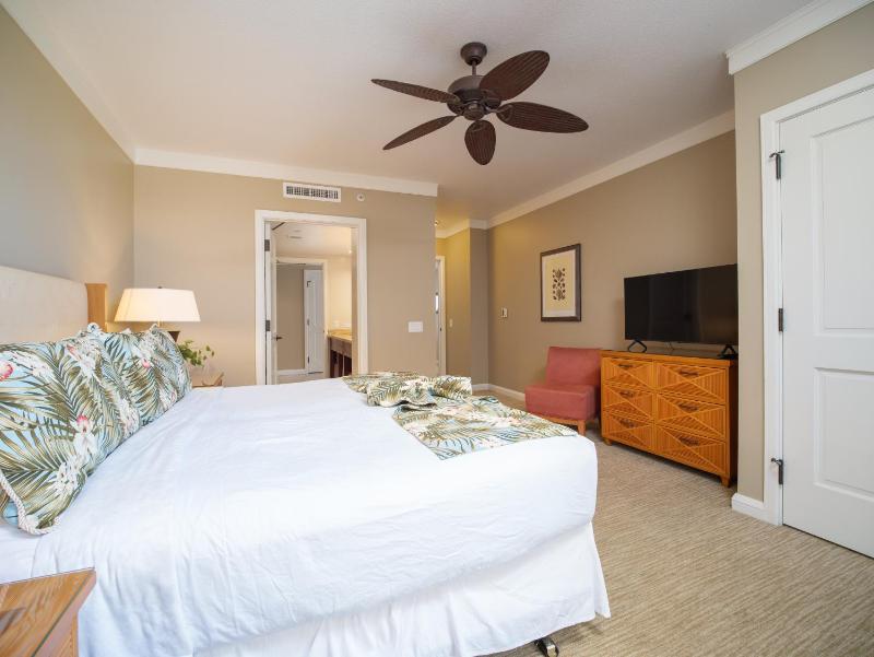 Wrap Around Lanai Oceanview Luxury Suite Hokulani 441 - image 11