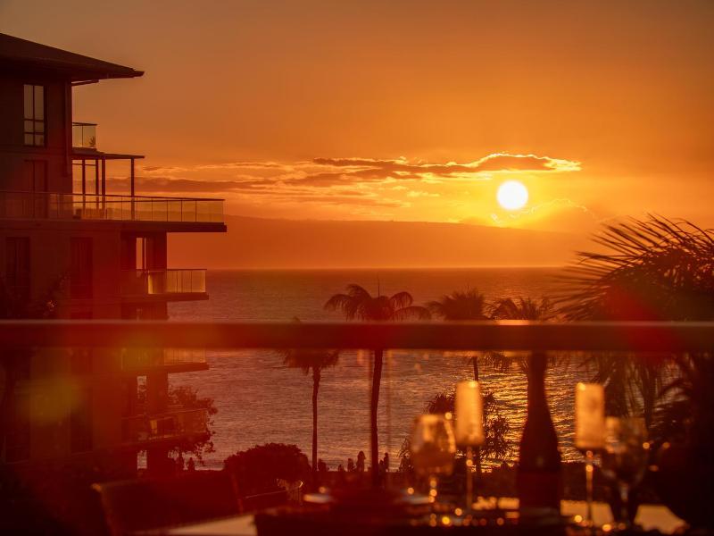 Wrap Around Lanai Oceanview Luxury Suite Hokulani 441 - image 32