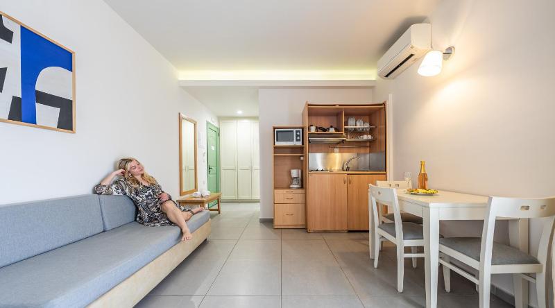 One-Bedroom Apartment image 1