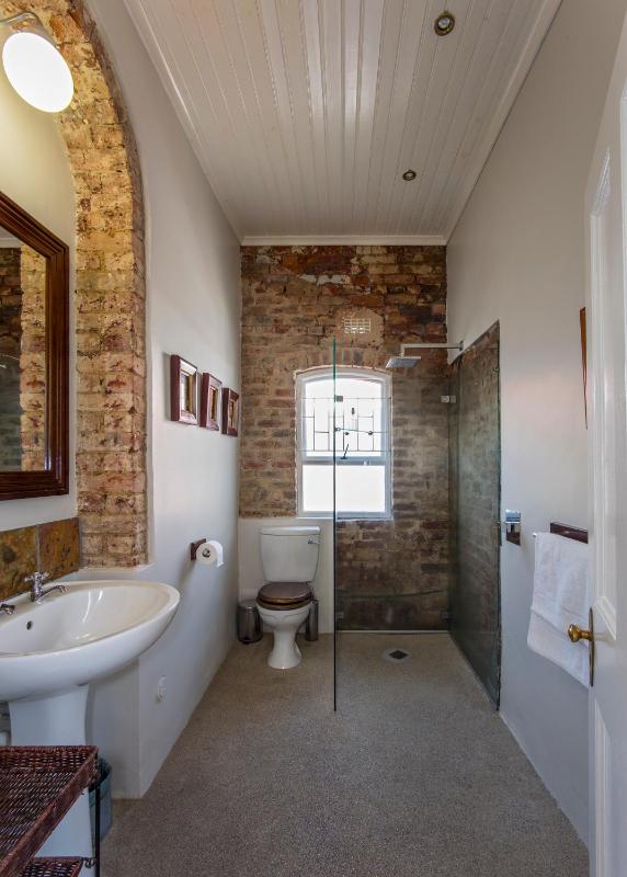 Barry Hall Apartments - image 6