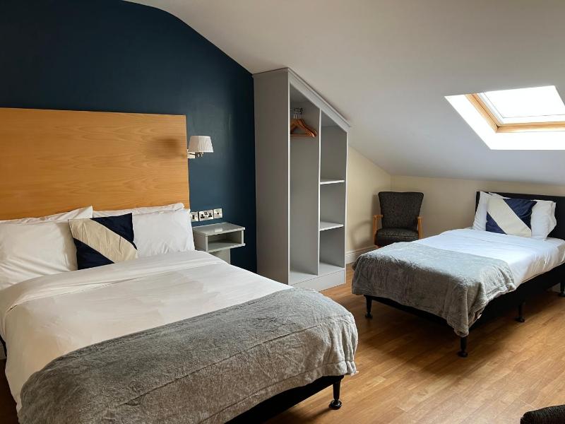 Basic Triple Room image 3