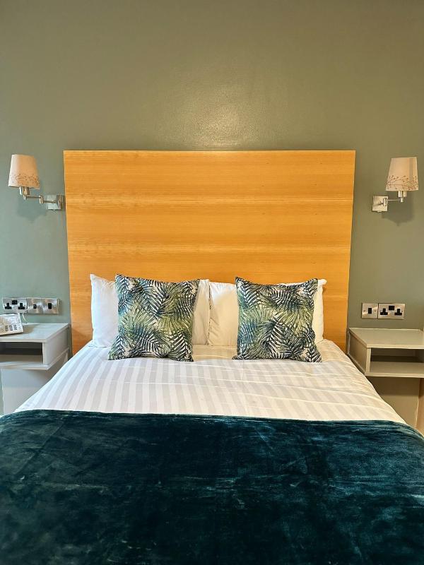 Double Room image 3