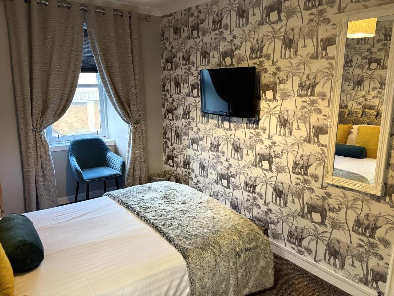 Twin Room with Shower image 2
