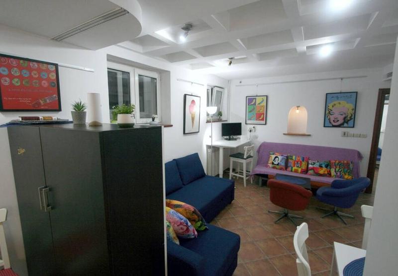 Warhol Apartment quiet with Retro Pop Art Flair in Zvezdara Beograd with workplaces and multiple beds - image 5