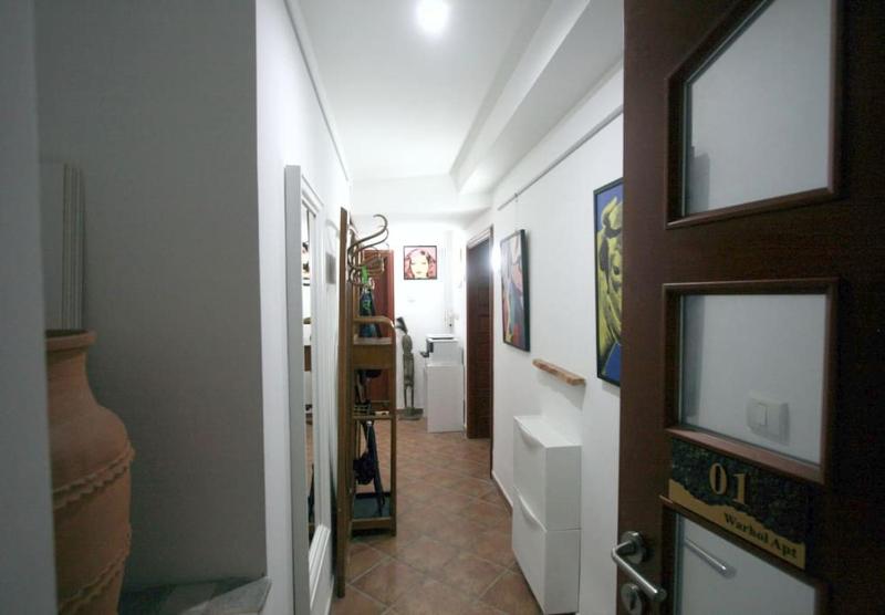 Warhol Apartment quiet with Retro Pop Art Flair in Zvezdara Beograd with workplaces and multiple beds - image 3