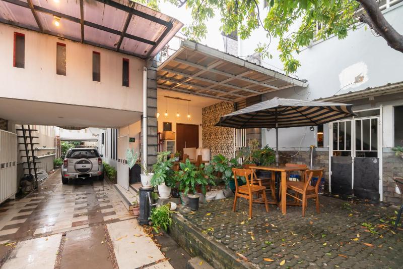 Safaraz Garden near Galaxy Bekasi Mitra RedDoorz - image 1