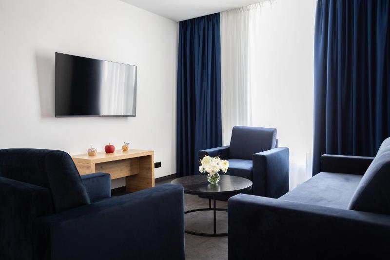 Blue Star Luxury Hotel - image 12