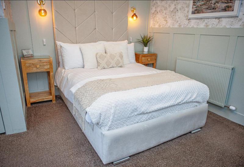 Double Room with Private Bathroom image 2