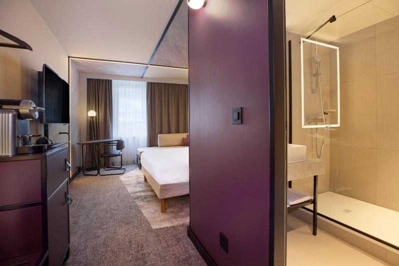 Executive Double Room with Sofa Bed image 3