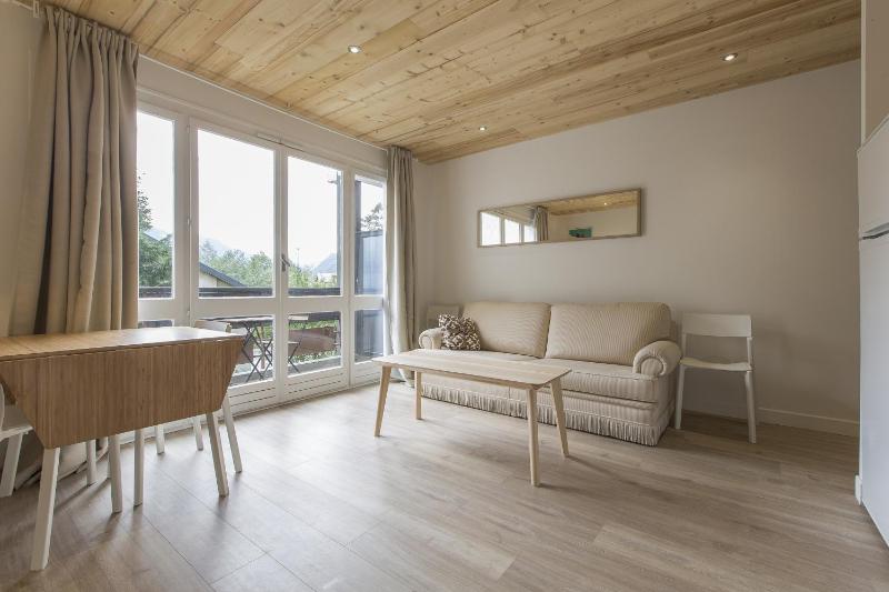 Apartment with Mountain View image 1