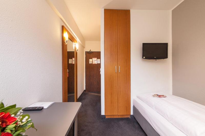 Standard Single Room image 2