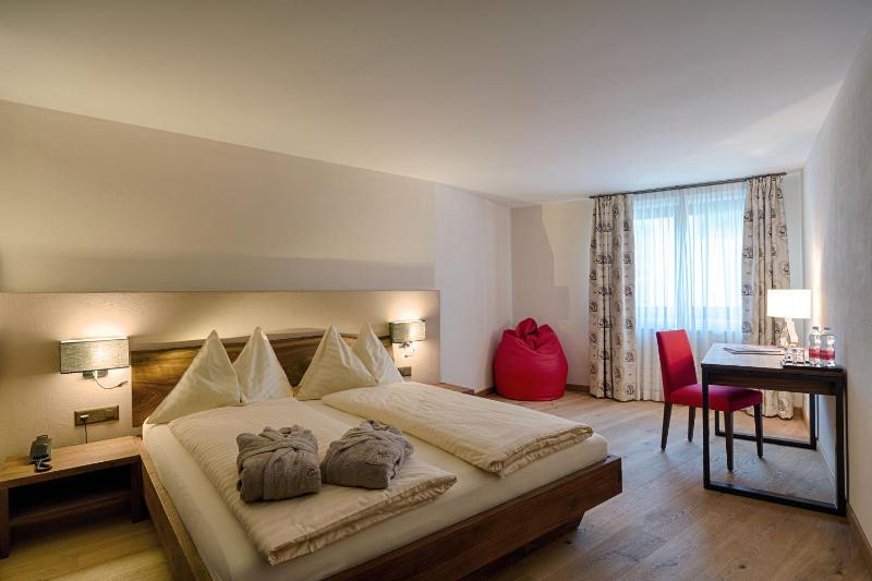 Superior Double Room with Balcony image 3