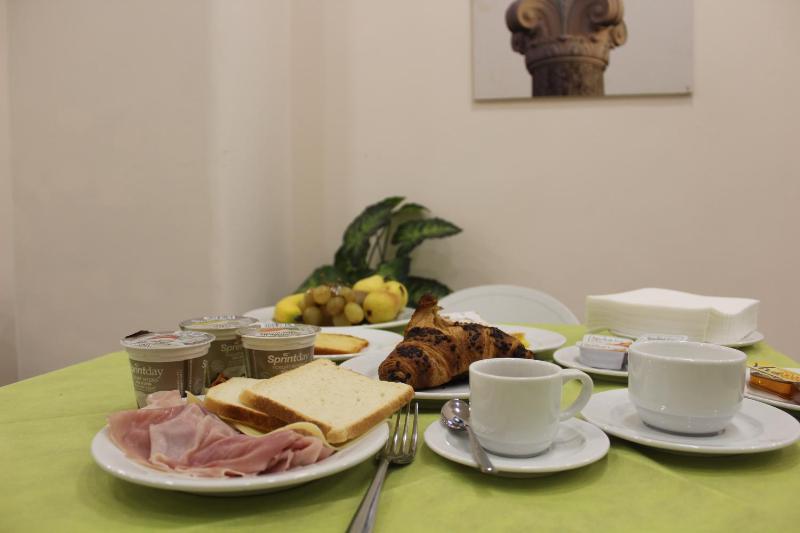 Quadruple Room image 4