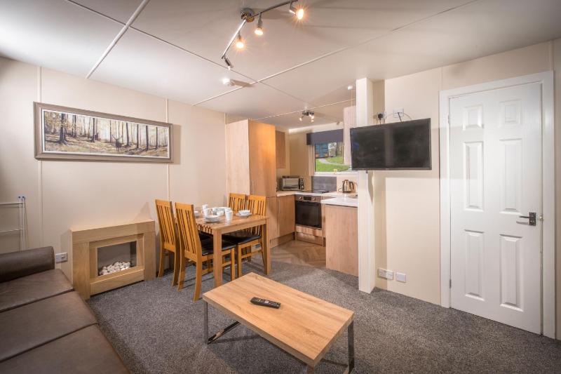 2 Bedroom Gold Chalet image 4