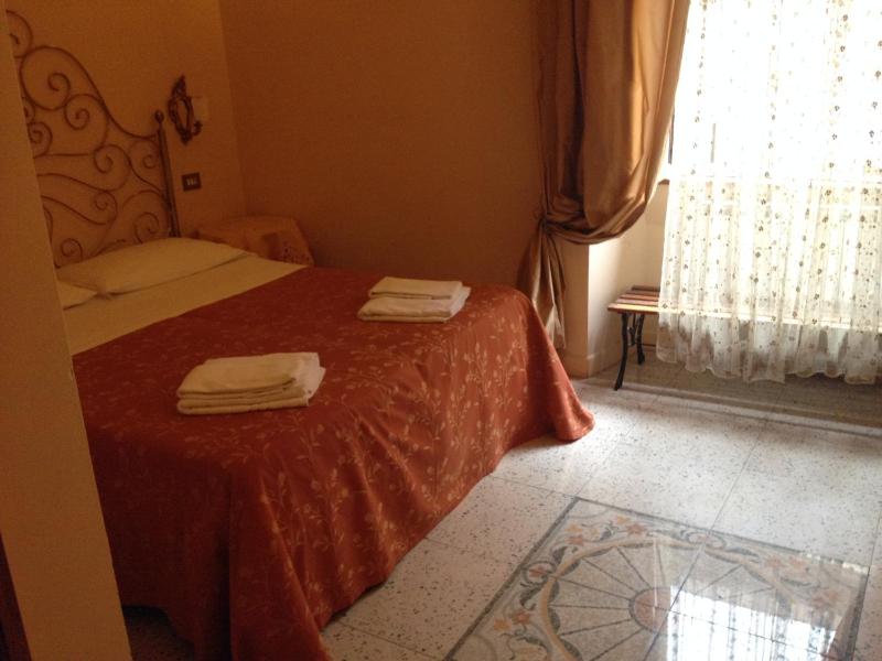 Triple Room with Private Bathroom image 4