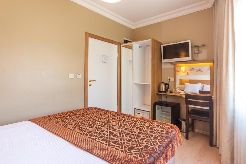 Standard Double Room image 4