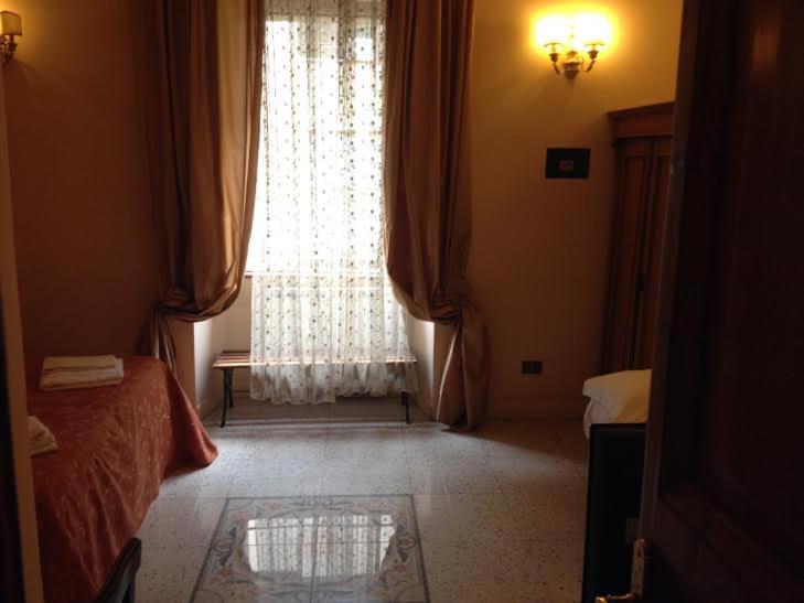 Triple Room with Private Bathroom image 3