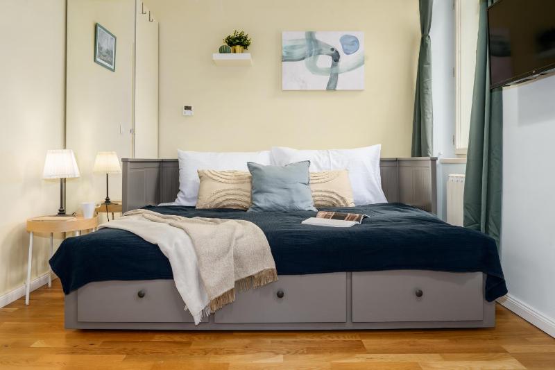 Studio Apartment image 1