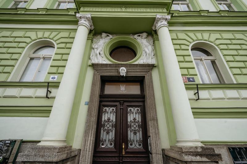 Studio Apartment image 2