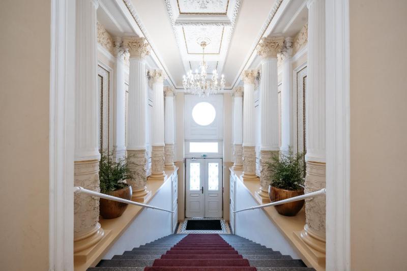 Studio Apartment image 4