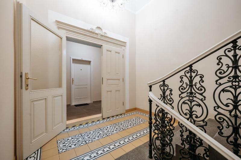 Studio Apartment image 3