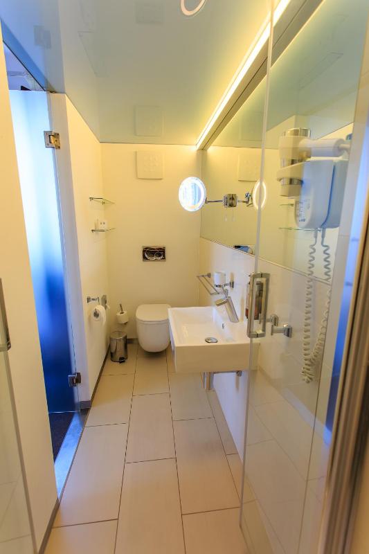 Small Twin Room image 1
