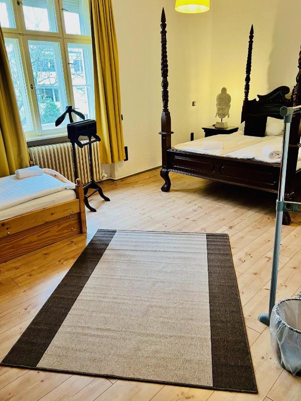 Basic Triple Room with Shared Bathroom image 1