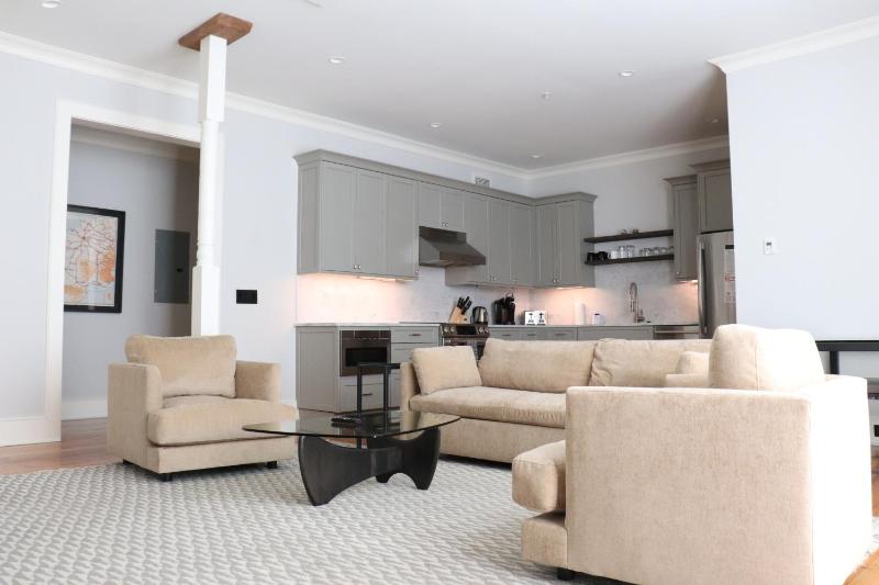 Deluxe Suite image 2