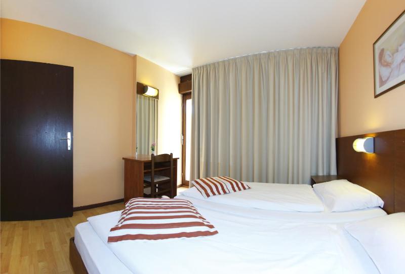 Economy Double or Twin Room image 3