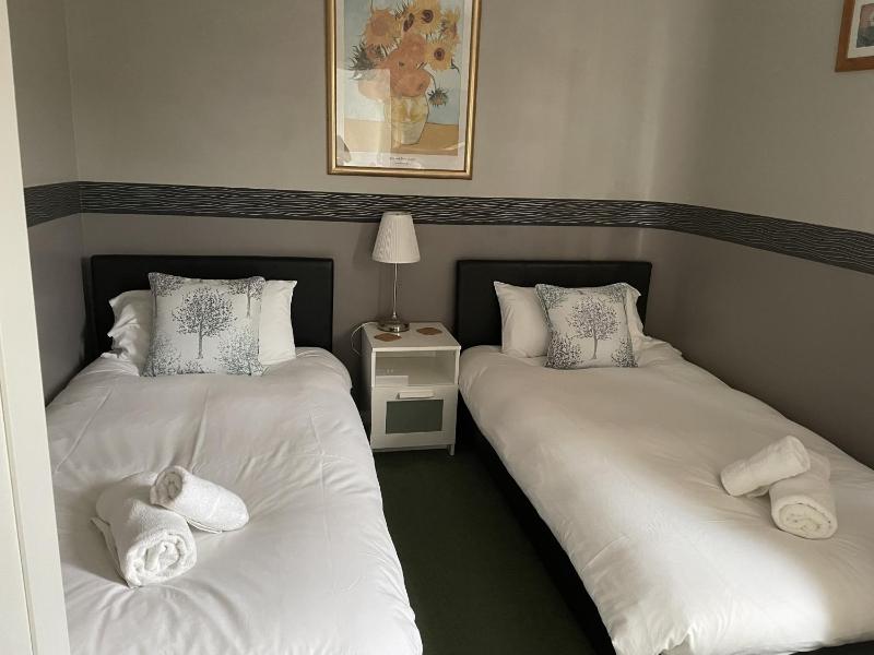 Double Room with Shared Bathroom image 4