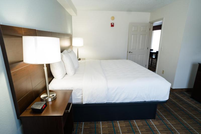 King Suite - Non-Smoking image 3