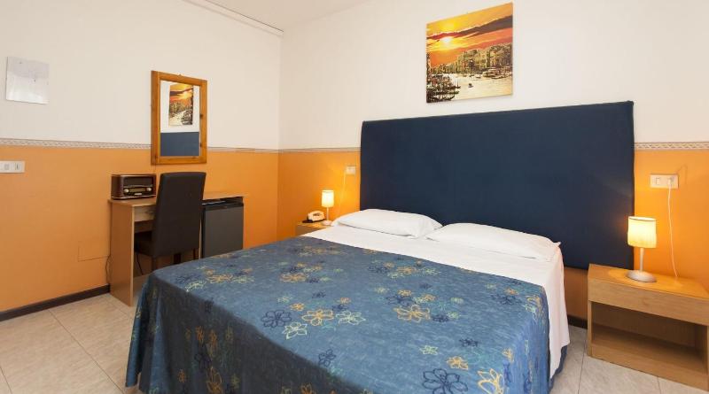 Double Room image 1