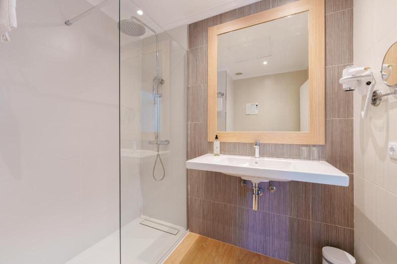 Double Room For Single Use image 3