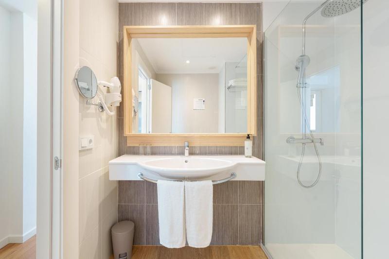 Double Room image 2