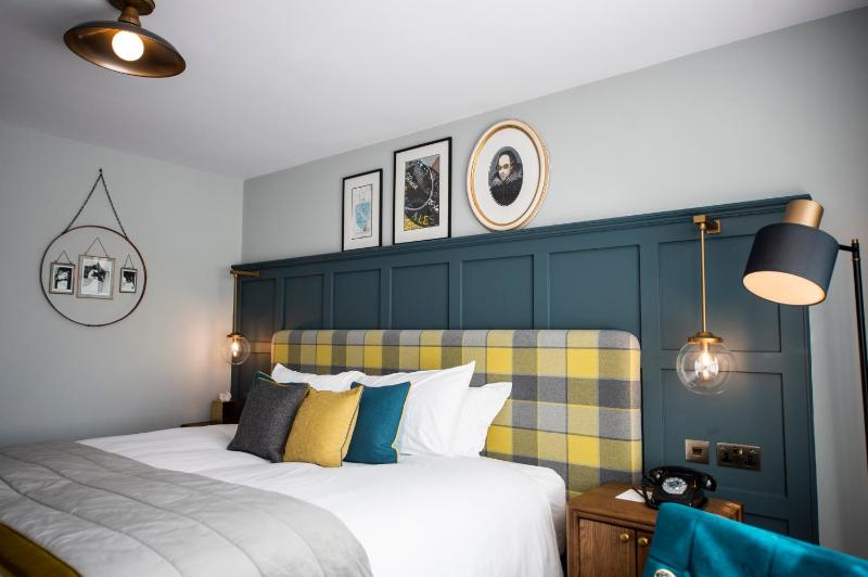 Premium King Room image 1