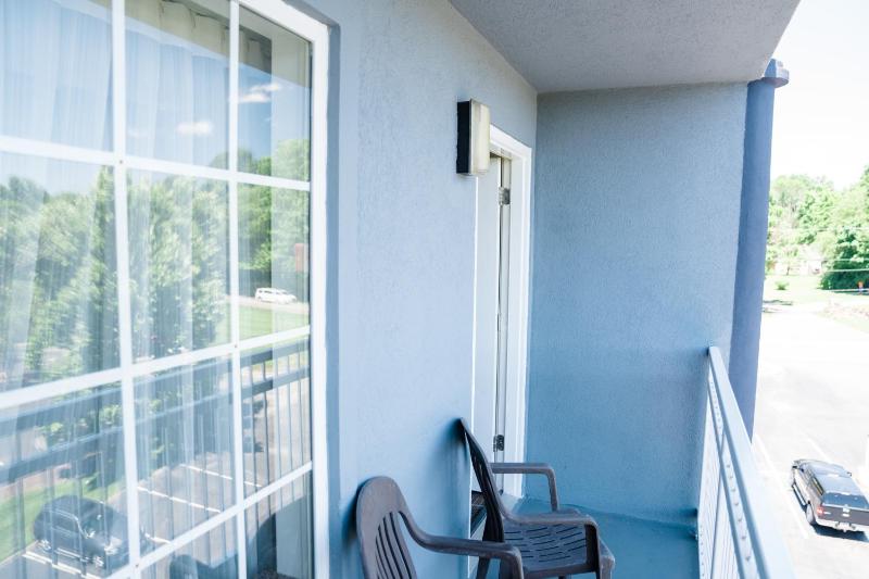 King Suite - Smoking image 2