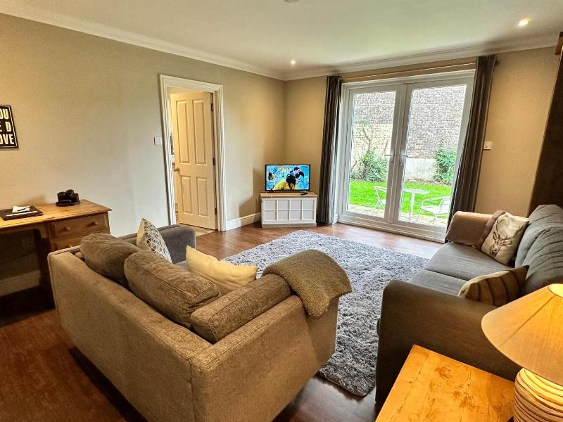 One-Bedroom Apartment image 1