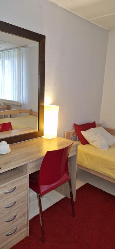 Twin Room with Shared Toilet image 1