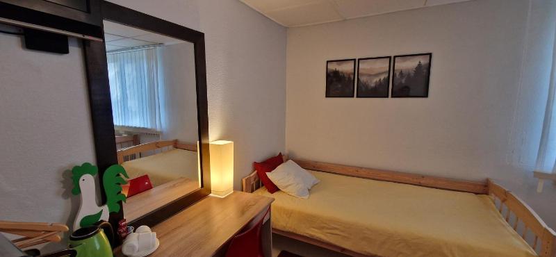 Twin Room with Shared Toilet image 3