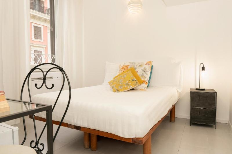 Standard Double Room image 3