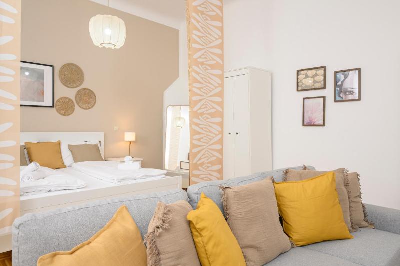 Spacious apartment in Graz for 6 people - image 4
