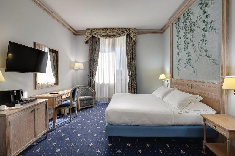 Double or Twin Room image 3